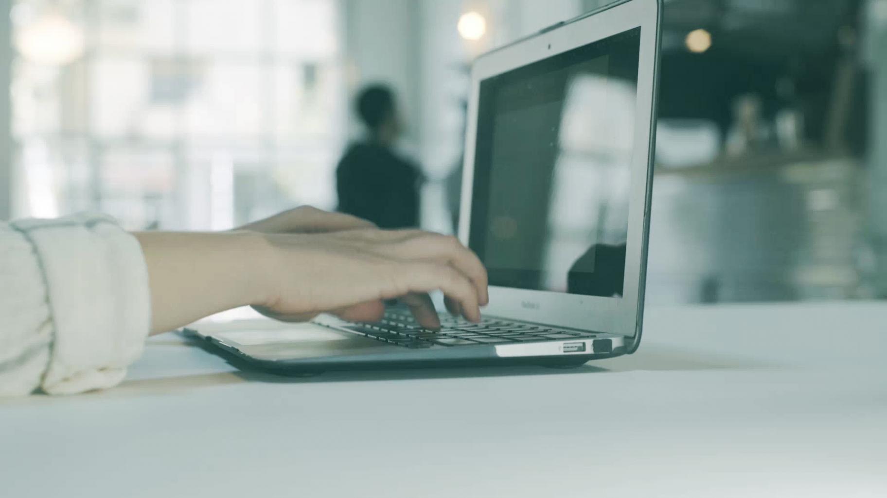 Detail práce s finančnými dátami a reportom